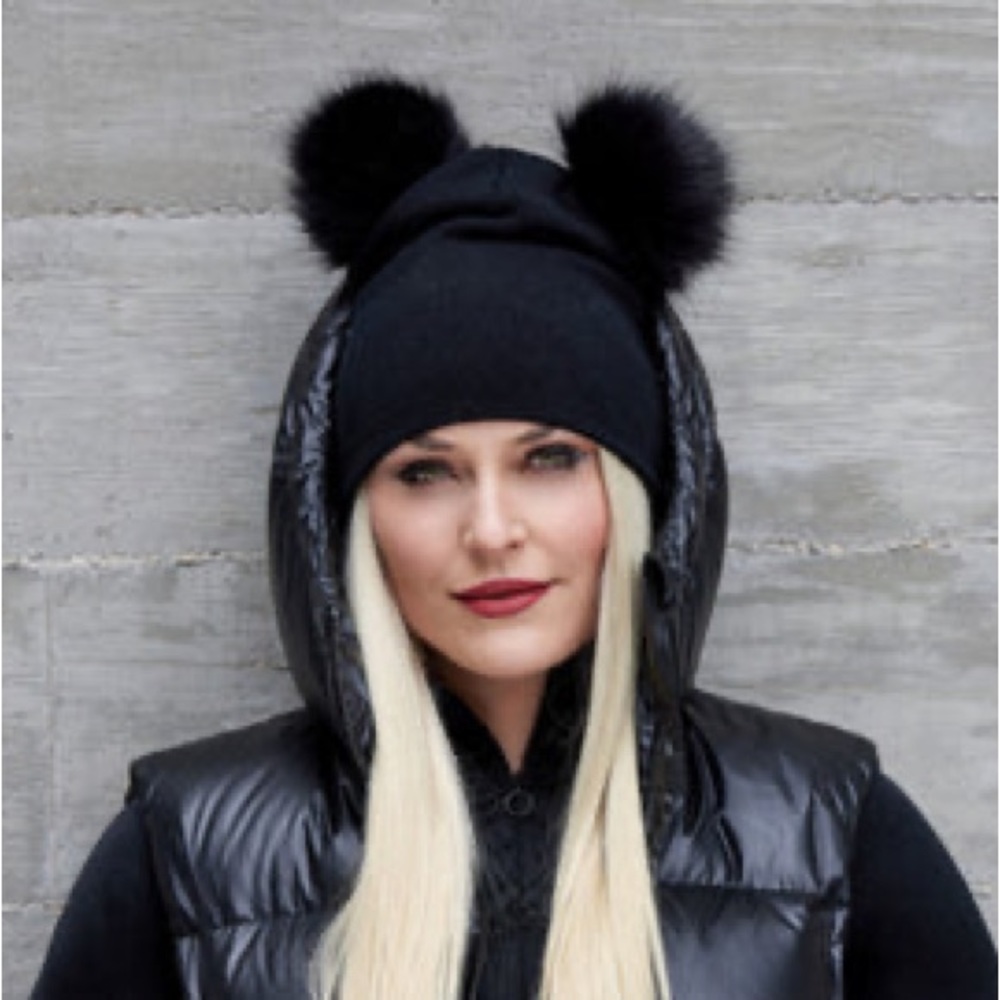 Head Black Pom-Pom Beanie